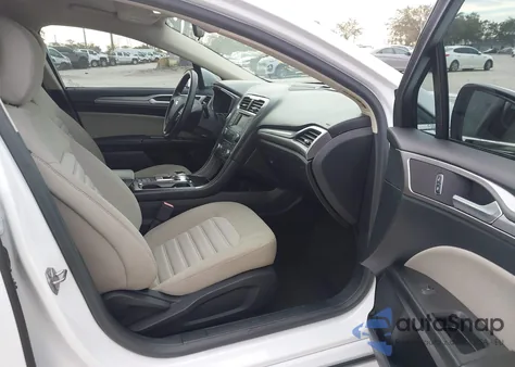2018 Ford Fusion Hybrid S z USA, uszkodzony, nr VIN 3FA6P0UUXJR101010